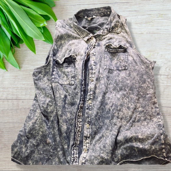 Rock & Republic Tops - 5for$15! ❤️❤️ Denim acid wash button top